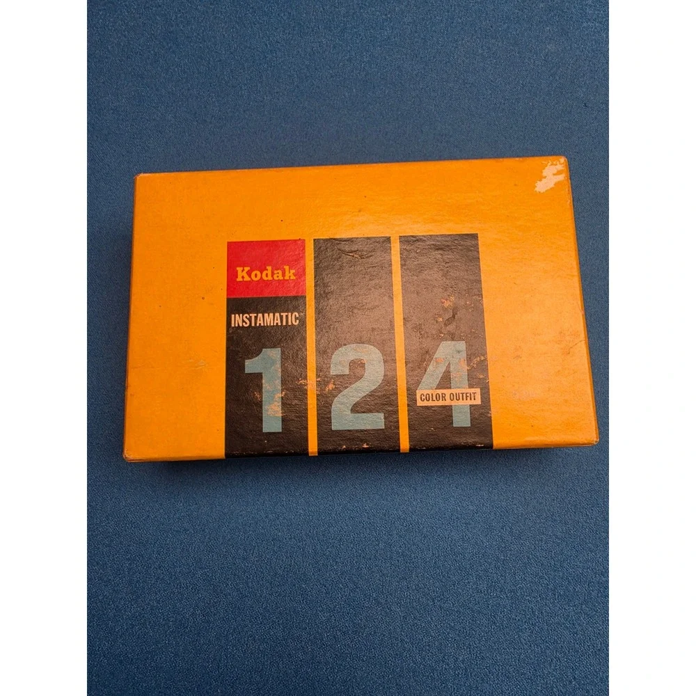 Kodak Instamatic 124 Camera Outfit Unisex OS Silver Good Vintage Flashcube Box
